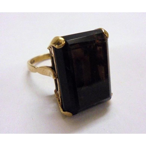 429 - 9ct Gold Smokey Quartz Ring in basket setting, size N