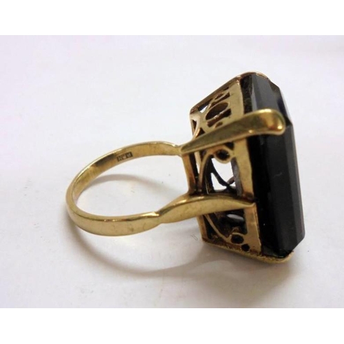 429 - 9ct Gold Smokey Quartz Ring in basket setting, size N