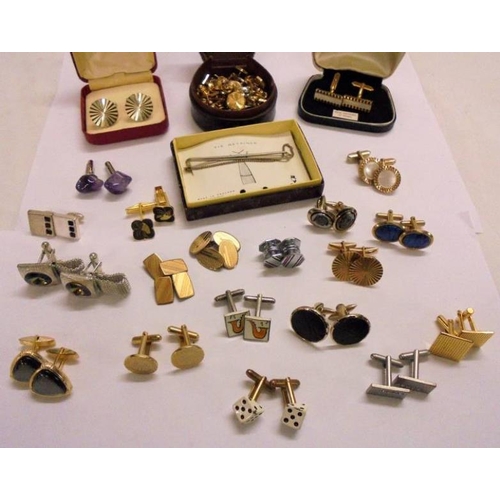 429 - 18 Pairs Gents Cufflinks, tie tacks etc.