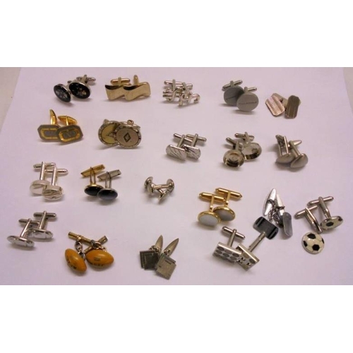 444 - 20 Pairs Cufflinks, mainly silver tone snap backs incl. £ $, Full Circle, some chain link etc. (20)