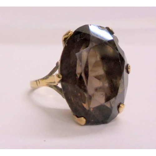 456 - Ladies 9ct Gold Ring set facet oval smokey quartz