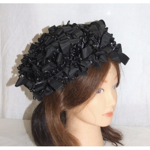 532 - Ladies Vintage Hats: Black Felt labelled Jacol, Black Ribbon & Raffia, Brown Feather Fascinator & Fu... 