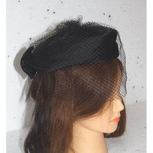 551 - 4 Ladies Vintage Hats: black fur with velvet trim, navy blue pillbox with net veil, blue feather & b... 