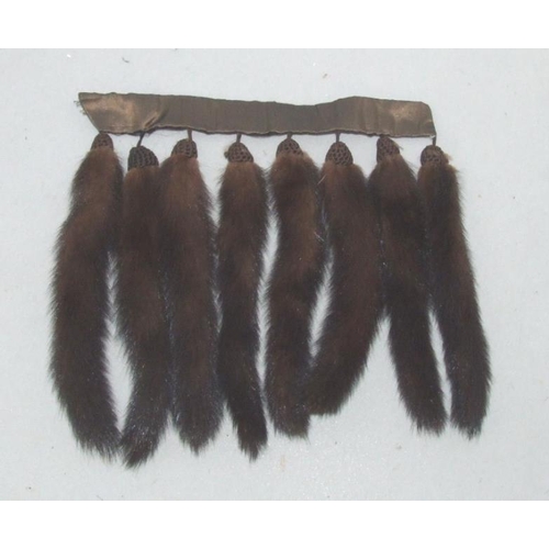 560 - Ladies Mink Hat, Fox Fur Stole & Mink? Tail Trim (3)