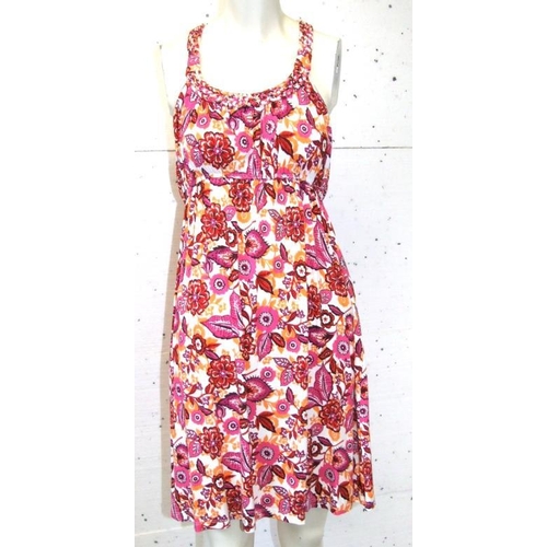 591 - 8 Ladies Sun Dresses incl. Vero Moda, S12, New Look, 2 wrap-around skirts & 3 sarongs (13)