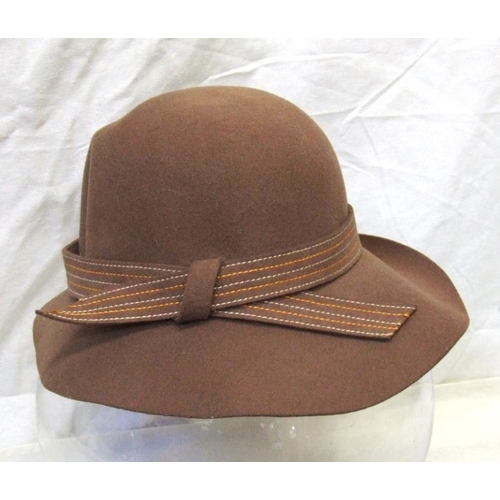 528 - Vintage Hats: Ladies C&A straw hat, Kangol black hat, dark brown wool hat, Jacol brown felt hat, chi... 