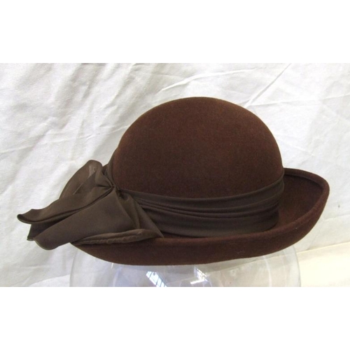 528 - Vintage Hats: Ladies C&A straw hat, Kangol black hat, dark brown wool hat, Jacol brown felt hat, chi... 