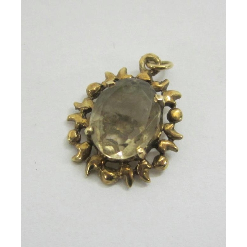 451 - 9ct. Gold Pendant set clear quartz?