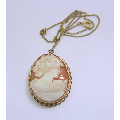 453 - 9ct. Gold Cameo Pendant Brooch