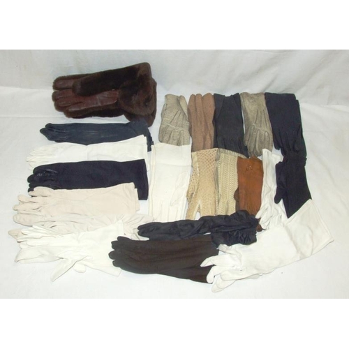 591 - Vintage & Other Ladies & Gents Gloves incl. leather, fur, driving gloves, evening gloves etc.