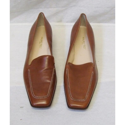 418 - Pair Ladies As New Mauro Teci Leather Shoes, size 39 1/2