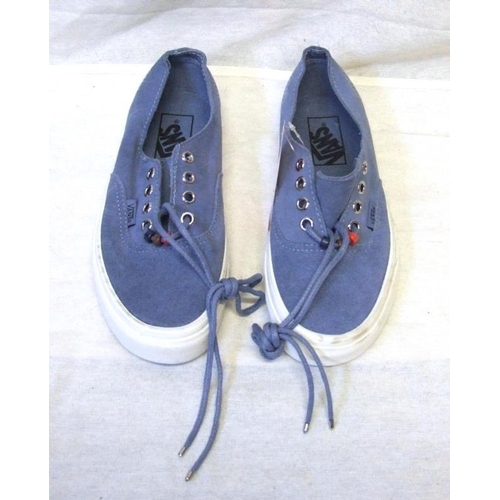 417 - Pair Ladies Vans Light Blue Suede Leather Deck Shoes with tag, size 3