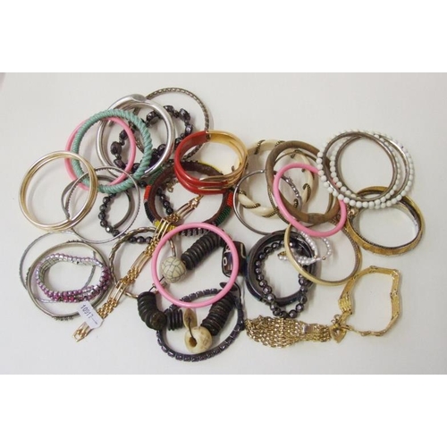 457 - Costume Jewellery incl. bangles, bracelets etc.