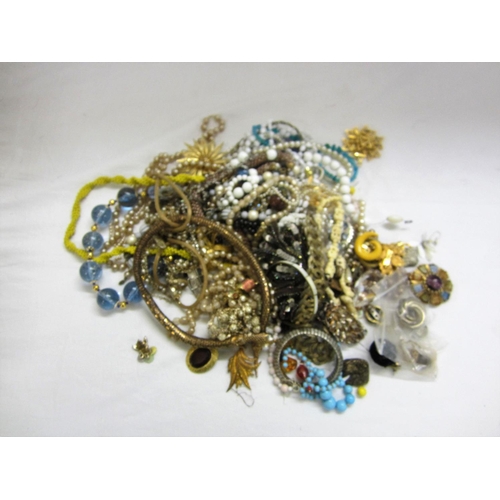 460 - Vintage Costume Jewellery incl. faux pearls, earrings, brooches, etc.