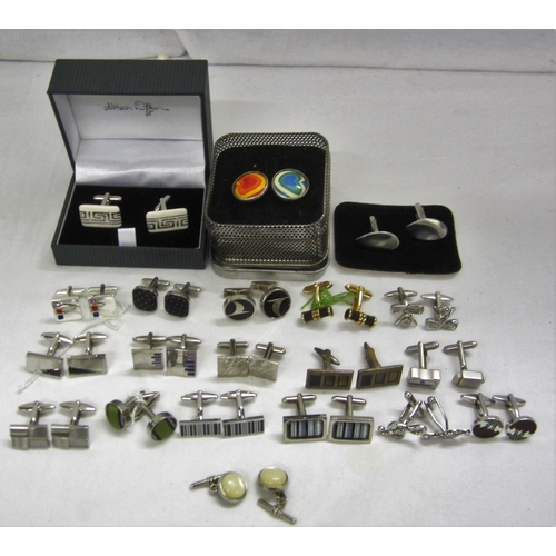 474 - 20 Pairs Cufflinks Silver Tone incl. Christmas Puddings, green fabric, circular, square, etc.