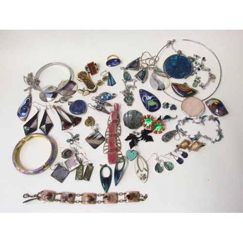 510 - Abalone Shell Set Earrings, Bangles, Enamelled Jewellery Brooches & Earrings