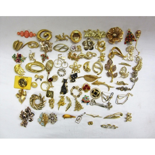 502 - Gold Tone/Gold Plated Costume Jewellery Brooches incl. floral, swirl, cats, etc.