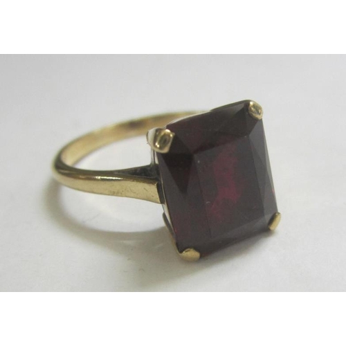 491 - Yellow Metal Ring Set Emerald Cut Garnet, size R