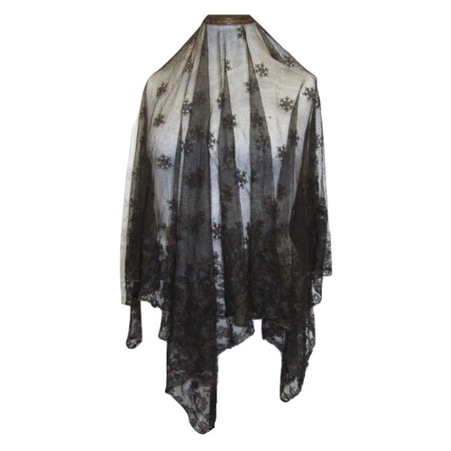 490 - Vintage Black Lace Mourning Veil?/Shawl