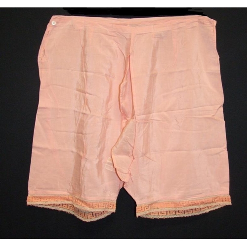 590 - Ladies Vintage Underwear incl. petticoats & bloomers & Crocheted Cotton Collar