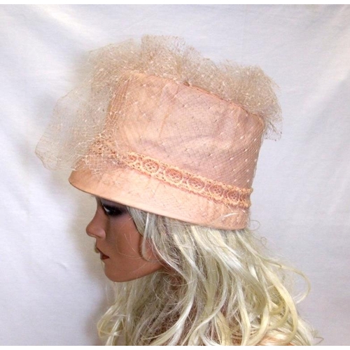 626 - 8 Ladies Vintage Hats