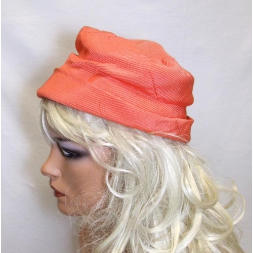 626 - 8 Ladies Vintage Hats