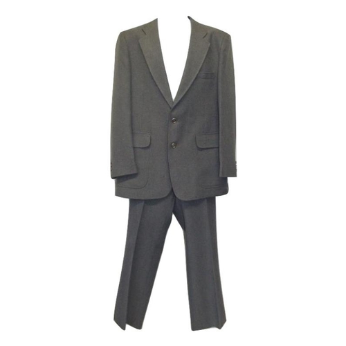 659 - 3 Mens Vintage Suits: Mr Harry beige size 42, JC Penney dark blue size 42L & JC Penny grey size 44R ... 