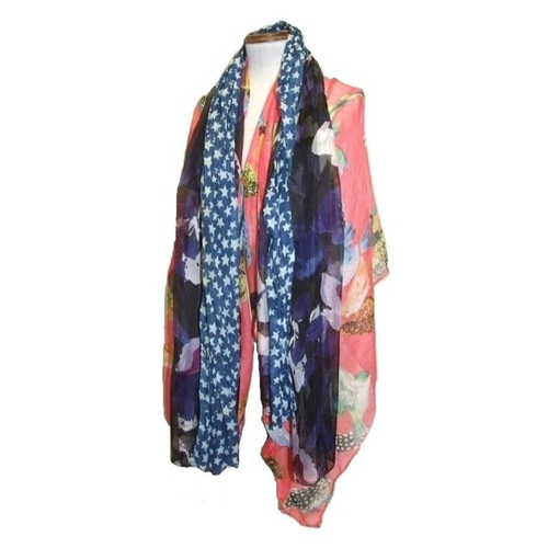 694 - 22 Scarves & Shawls