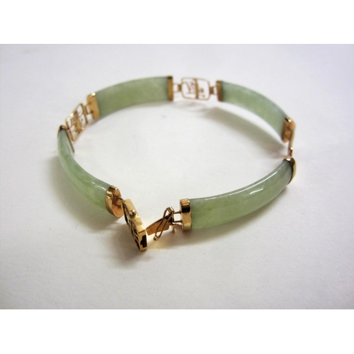 220 - 9ct. Gold & Jade Bracelet