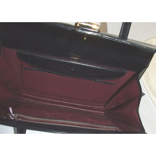 788 - Ladies Vintage Gucci Black Leather Handbag with dust cover