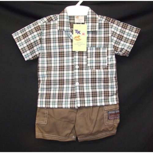 550 - As New Boys Clothing Age 6 - 9mths & 6 - 12mths: Trendee T-shirt & shorts set, Baby C dungaree set, ... 