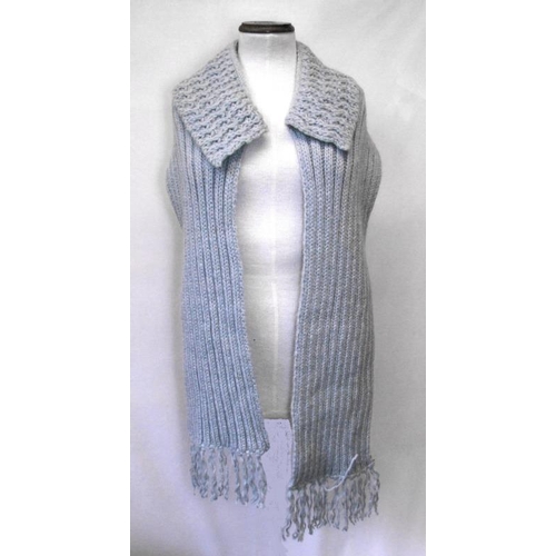 501 - Knitted & Other Scarves incl. 100% lambswool, Viyella, pashminas, scarf & glove set,