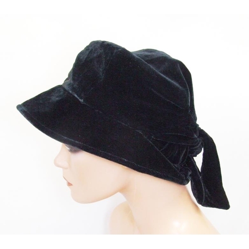 529 - Ladies Hats incl. Accessorize, St Michael, Per Una, Liz Claiborne, Kangol, Barbour, Natural Nomads, ... 