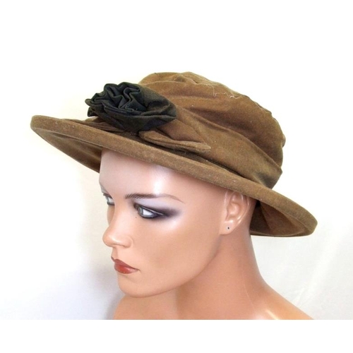 529 - Ladies Hats incl. Accessorize, St Michael, Per Una, Liz Claiborne, Kangol, Barbour, Natural Nomads, ... 