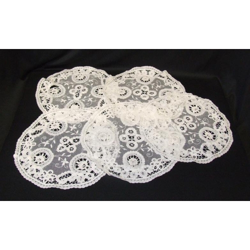 531 - 5 Antique Lace Collars, Lace Doilies & Set of Table Linen