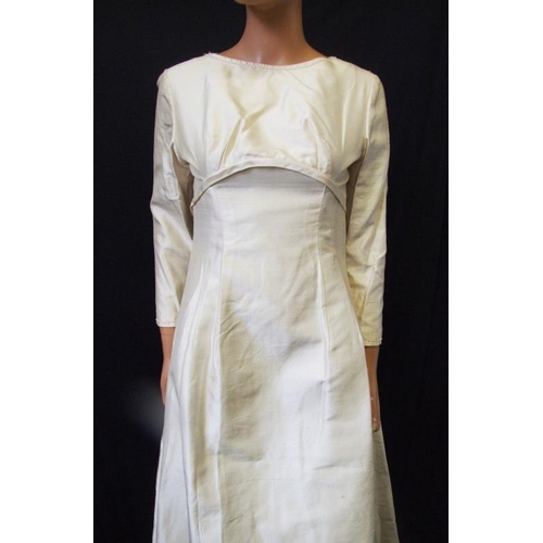 661 - Vintage 1950s/60s Cream Silk Wedding Dress, pellon lined, approx. size 10