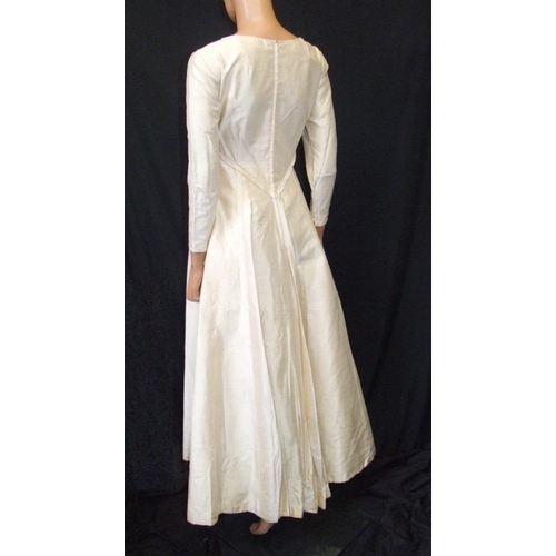 661 - Vintage 1950s/60s Cream Silk Wedding Dress, pellon lined, approx. size 10