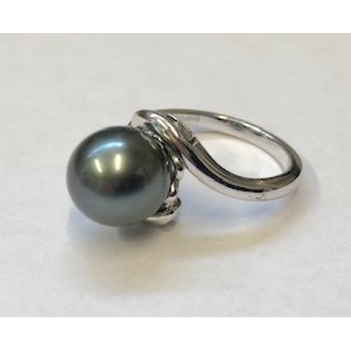 246 - Platinum 950 Set Tahitian Pearl Solitaire Size O