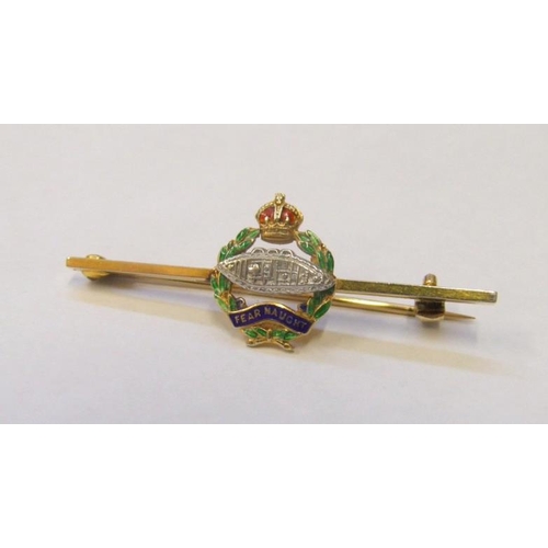 257 - 9ct Gold Sweetheart Brooch with tank, enamelled centre, leaves & crown with motto 'Fear Naught' in G... 