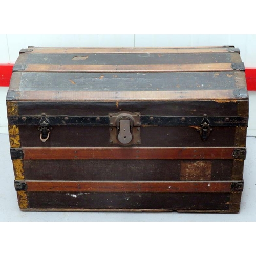 16 - Small Domed Trunk (BWL)