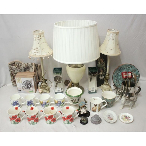 1637 - Cream Based Table Lamps, poppy decorated mugs, yankee candlesticks, William Morris Leonardo collecti... 