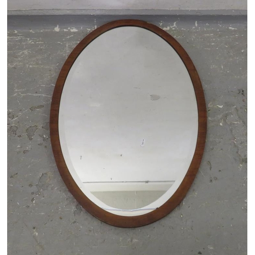 139 - Oval Bevel Glass Wall Mirror (A14)