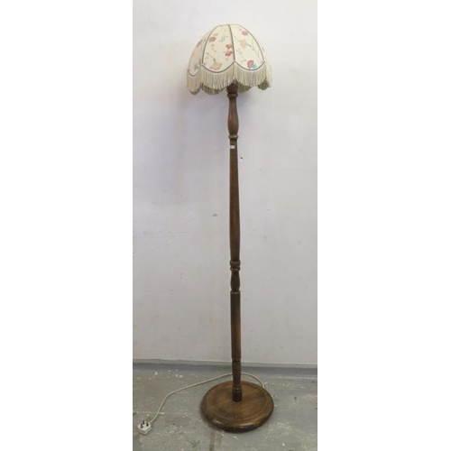 59 - Wooden Turned Standard Lamp on Disc Base UNTESTED (BWR)