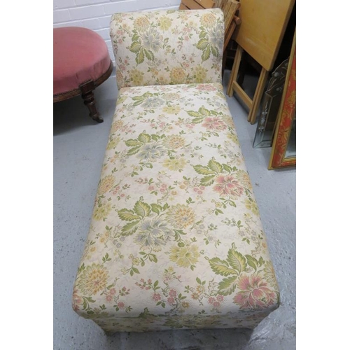 80 - Cream & Floral Upholstered Chaise/Day Bed with ottoman base approx. 140cm L (FWR)