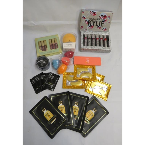 51 - 4 gold stock solution 24k moisturiser brightening masks, 4 crystal collagen eye masks, 4 blackhead s... 