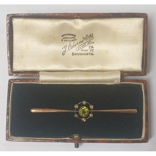 199 - 9ct Gold Bar Brooch set peridot, surrounded by seed pearls, steel pin