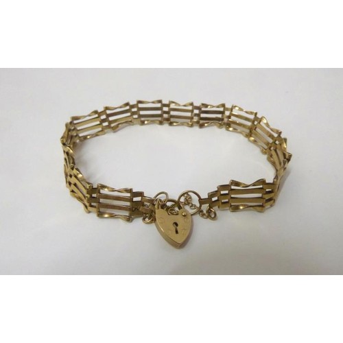 25 - 9ct Gold 4 Bar Gate Bracelet with heart shaped padlock clasp