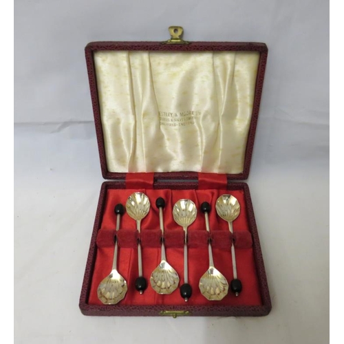 565 - Cased Set of 6 Silver Plated Shell Bowled Coffee Bean Spoons, Yeomen Plate, made in England