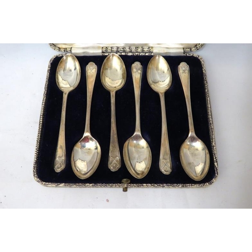 653 - Set 6 Silver Teaspoons in fitted case with crossed golf club and ball decorated finials