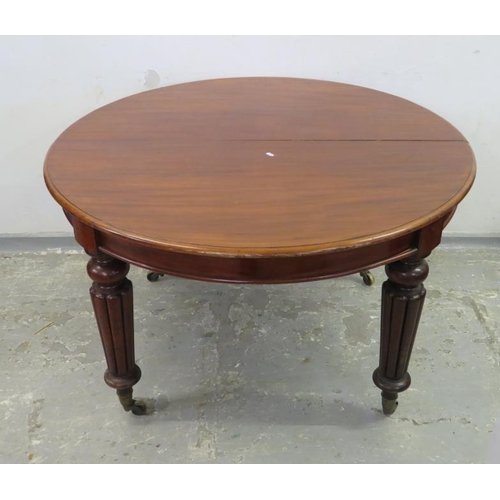 126 - Victorian Circular Dining Table on turned and reeded supports approx. 123cm dia. x 74cm H A7